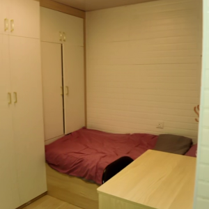 柯士甸大厦-A房studio-理工只要步行400米，只要400米！近佐敦站步行可达，都会20分钟可到。有窗带家电独卫套间空间大