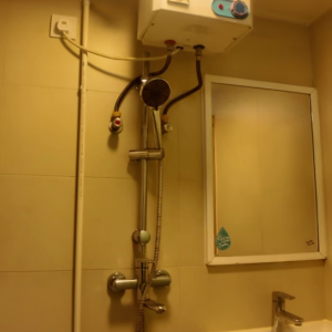 柯士甸大厦-B房studio -理工只要步行400米，只要400米！近佐敦站步行可达，都会20分钟可到。有窗带家电独卫套间空间大