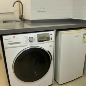 柯士甸大厦-B房studio -理工只要步行400米，只要400米！近佐敦站步行可达，都会20分钟可到。有窗带家电独卫套间空间大