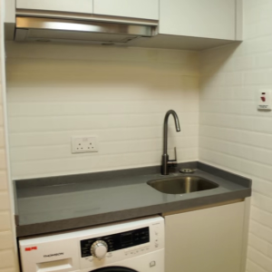 柯士甸大厦-D房 -理工只要步行400米，只要400米！近佐敦站步行可达，都会20分钟可到。有窗带家电独卫套间空间大