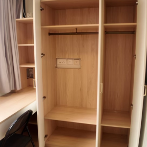 柯士甸大厦-D房 -理工只要步行400米，只要400米！近佐敦站步行可达，都会20分钟可到。有窗带家电独卫套间空间大