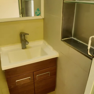 柯士甸大厦-E房studio-理工只要步行400米，只要400米！近佐敦站步行可达，都会20分钟可到。有窗带家电独卫套间空间大