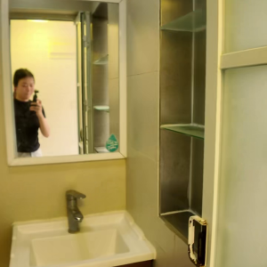 柯士甸大厦-E房studio-理工只要步行400米，只要400米！近佐敦站步行可达，都会20分钟可到。有窗带家电独卫套间空间大