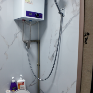 旺角通菜街139号609-精装studio地铁步行4分，理工乘巴士11分钟可到达，工作就读都可选