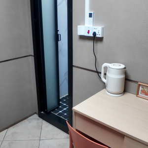 旺角通菜街139号609-精装studio地铁步行4分，理工乘巴士11分钟可到达，工作就读都可选