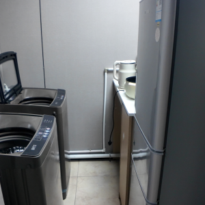 旺角通菜街139号612-精装四人间带独立卫生间，地铁步行4分，理工乘巴士11分钟可到达，工作就读都可选