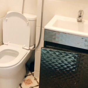 利群大厦精品studio5号房-一室一厅带景观窗，旺角站30秒即达交通方便