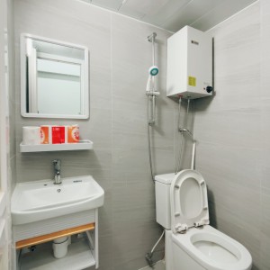 花园街超值朝东studioA/B房-旺角站两分钟到理工有直达巴士，工作就读都可