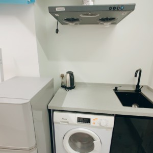 花园街超值朝东大房studioC房-旺角站两分钟到理工有直达巴士，工作就读都可