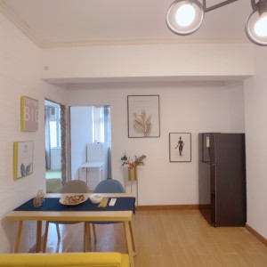 泰怡大厦4楼公寓套间D房-四室一厅近太子旺角东理工巴士直达女生优选