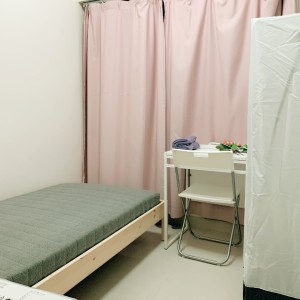 旺角繁华区荣高大厦三室一厅套间AB室-大客厅厨卫隐私性好，楼下步行4分有巴士站购物中心男生优选