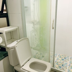 旺角繁华区荣高大厦三室一厅套间C室-大客厅厨卫隐私性好，楼下步行4分有巴士站购物中心男生优选