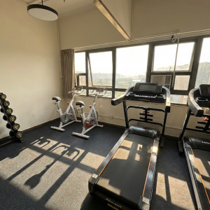 观塘东九龙鸿图道服务式公寓D房-城市大学浸会大学地铁13分钟直达，科技大学可选