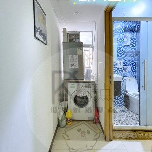 弥敦道太子大厦公寓四人套间男女生均可（3楼D室）-均有独卫，距理工巴士16分，浸会巴士15分，城大地铁两站，都会巴士6分