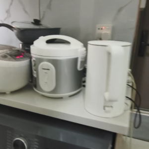 上环威灵顿街160-164号莲香楼5楼双人间-15分钟通勤到港大，也可20分钟到理工，靠近中环中心