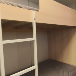 上环威灵顿街160-164号莲香楼3楼双人间-15分钟通勤到港大，也可20分钟到理工，靠近中环中心