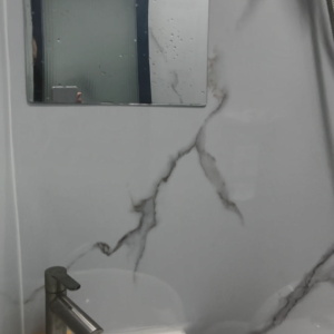 上环威灵顿街160-164号莲香楼3楼双人间-15分钟通勤到港大，也可20分钟到理工，靠近中环中心