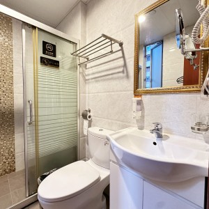 KONE六楼独卫双人间-步行旺角地铁站🚇3分钟；油麻地地铁站🚇3分钟，理工巴士9分钟直达