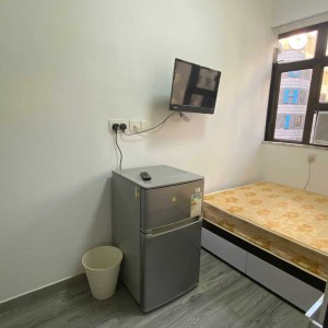 佐敦康侨大厦10楼D房studio-理工步行1公里即达，无需公共交通。都会大学巴士14分钟即达，地铁佐敦站步行100米