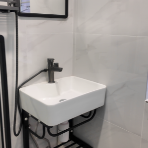 旺角黑布街一室一厅公寓C房-旺角步行350米， 理工城大浸会都会全部20分钟内到达，真正的油尖旺中心