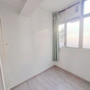 筲箕湾1楼B房studio-地铁站步行3分，港大通勤30分钟，到铜锣湾16分，工作党可选