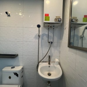 尖沙咀龙记大厦5楼C房studio-巴士到理工仅需4分！步行仅需700米！简直是天花板级别