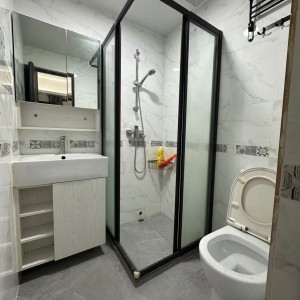 尖沙咀金马伦道6楼E房studio-巴士到理工仅需6分！步行750米！尖沙咀地铁160米，楼下很多小吃店充分满足房源后你的胃