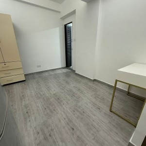 尖沙咀金马伦道6楼E房studio-巴士到理工仅需6分！步行750米！尖沙咀地铁160米，楼下很多小吃店充分满足房源后你的胃