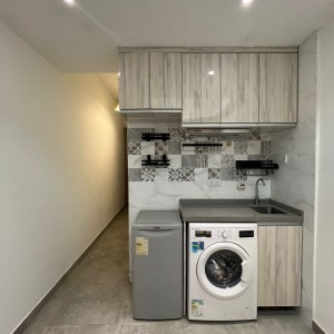 尖沙咀金马伦道4楼F房studio-巴士到理工仅需6分！步行750米！尖沙咀地铁160米，楼下很多小吃店充分满足房源后你的胃