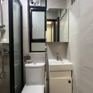 尖沙咀金马伦道4楼F房studio-巴士到理工仅需6分！步行750米！尖沙咀地铁160米，楼下很多小吃店充分满足房源后你的胃