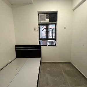 尖沙咀金马伦道4楼F房studio-巴士到理工仅需6分！步行750米！尖沙咀地铁160米，楼下很多小吃店充分满足房源后你的胃