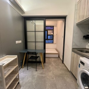 尖沙咀金马伦道4楼C房studio-巴士到理工仅需6分！步行750米！尖沙咀地铁160米，楼下很多小吃店充分满足房源后你的胃