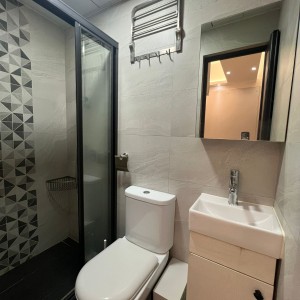 尖沙咀金马伦道4楼C房studio-巴士到理工仅需6分！步行750米！尖沙咀地铁160米，楼下很多小吃店充分满足房源后你的胃