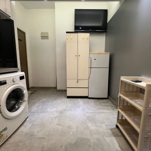 尖沙咀金马伦道4楼C房studio-巴士到理工仅需6分！步行750米！尖沙咀地铁160米，楼下很多小吃店充分满足房源后你的胃