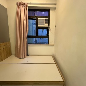 尖沙咀金马伦道4楼C房studio-巴士到理工仅需6分！步行750米！尖沙咀地铁160米，楼下很多小吃店充分满足房源后你的胃