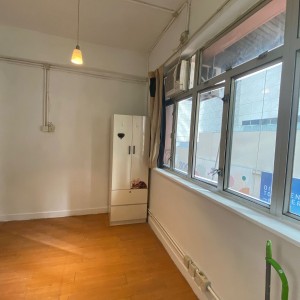 铜锣湾骆克道5楼A房-超值单间，距地铁站只有50米！港大通勤17分