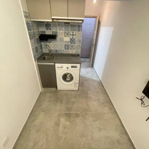 旺角分行大廈8楼C房studio-都会大学步行+巴士13分钟到校！理工步行+港铁20分钟即达，旺角地铁站130米