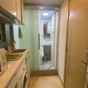 铜锣湾广安大厦9楼F房studio-港大通勤18分，路对面就是铜锣湾站，周围商圈密布