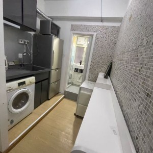 铜锣湾霎东街49号一楼C房studio-毗邻时代广场，铜锣湾地铁站A口步行2分，港大通勤20分