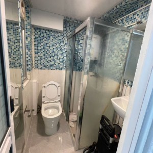 铜锣湾宝明大厦9楼L室B房一房一厅-铜锣湾站步行3分，港大通勤步行+港铁19分钟即达，理工巴士18分钟到校