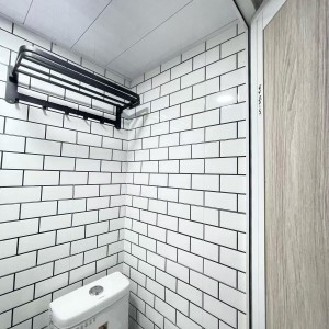 佐敦街宝莱大厦13楼A室D房studio-楼下就是佐敦站，步行+巴士5分钟即可到达理工，纯步行850米。城大浸会都会通勤半小时内均可达