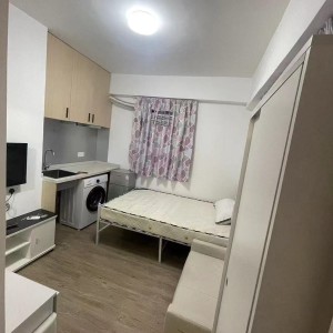 佐敦街宝莱大厦13楼A室D房studio-楼下就是佐敦站，步行+巴士5分钟即可到达理工，纯步行850米。城大浸会都会通勤半小时内均可达