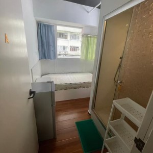 尖沙咀乐道龙华大厦7楼A房studio-理工步行+巴士11分钟到校，纯步行17分，尖沙咀站步行2分，巴士总站在大厦门口