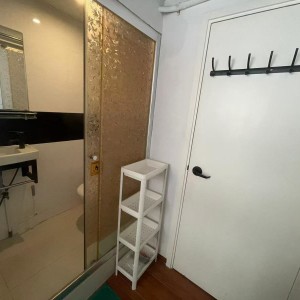 尖沙咀乐道龙华大厦7楼A房studio-理工步行+巴士11分钟到校，纯步行17分，尖沙咀站步行2分，巴士总站在大厦门口