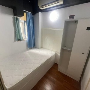 尖沙咀乐道龙华大厦studio7楼F房-理工步行+巴士11分钟到校，纯步行17分，尖沙咀站步行2分，巴士总站在大厦门口