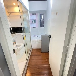 尖沙咀乐道龙华大厦C房独卫单间-理工步行+巴士11分钟到校，纯步行17分，尖沙咀站步行2分，巴士总站在大厦门口