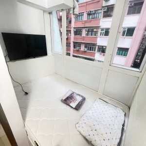 尖沙咀乐道龙华大厦C房独卫单间-理工步行+巴士11分钟到校，纯步行17分，尖沙咀站步行2分，巴士总站在大厦门口