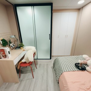 旺角青年公寓AB区A10-独卫单间有窗专业学生公寓，理工16分到都会15分，旺角站270米，生活便捷