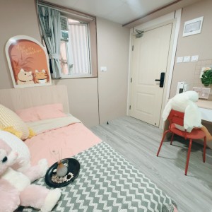 旺角青年公寓AB区A10-独卫单间有窗专业学生公寓，理工16分到都会15分，旺角站270米，生活便捷