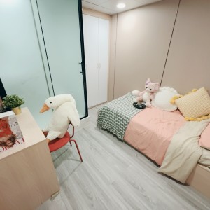 旺角青年公寓AB区A11-独卫单间有窗专业学生公寓，理工16分到都会15分，旺角站270米，生活便捷